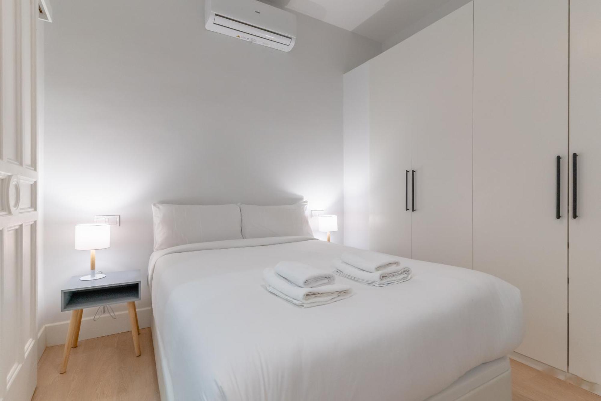 Cozy And Central-1Bd 1Bth- Cortes Apartment Madrid Exterior photo